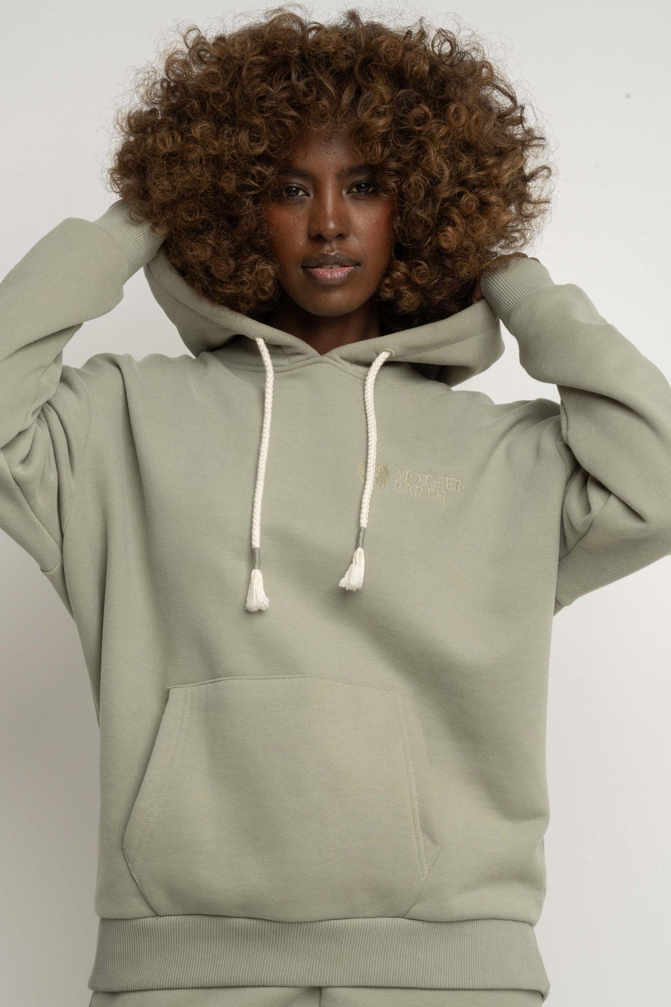BLUZA Z KAPTUREM OLIWKOWA - MOHELI