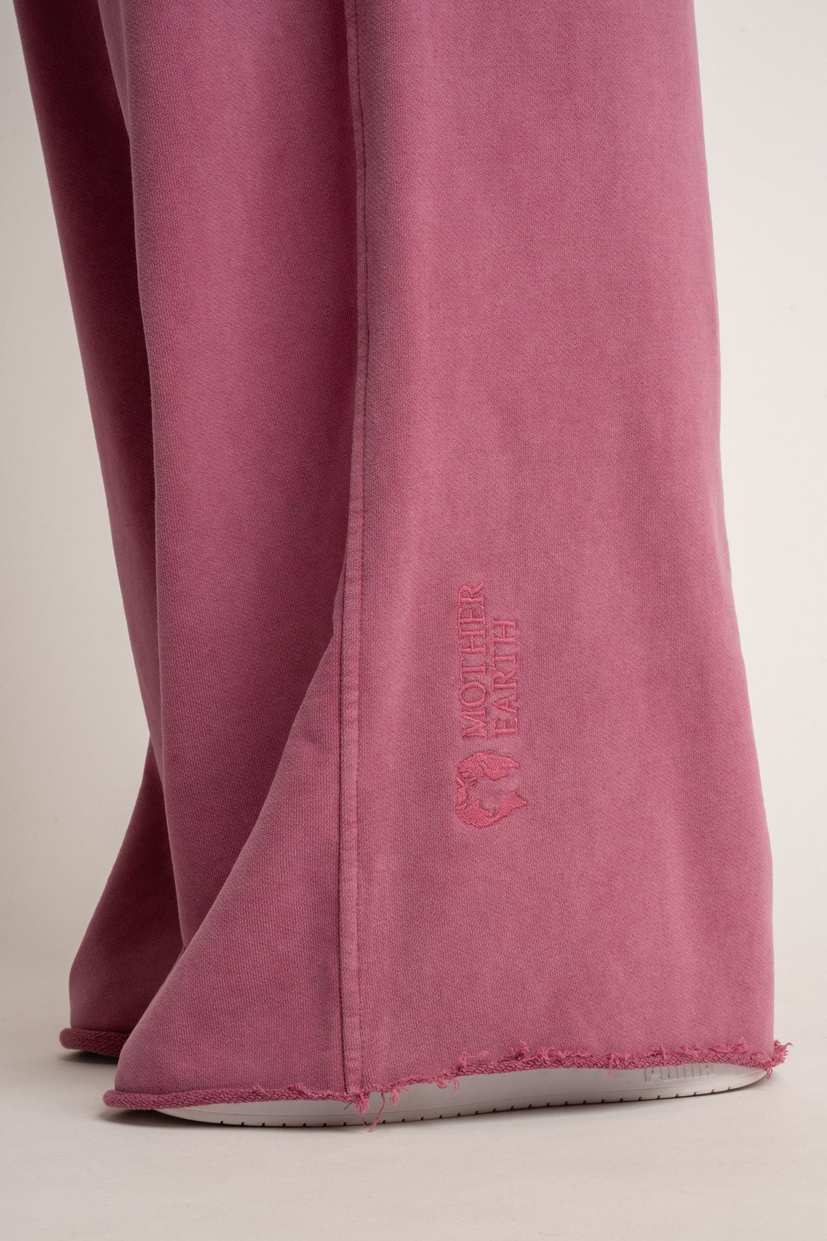 SPODNIE DRESOWE O KROJU WIDE  LEG Z EFEKTEM WASHED RÓŻOWE - ESBJERG