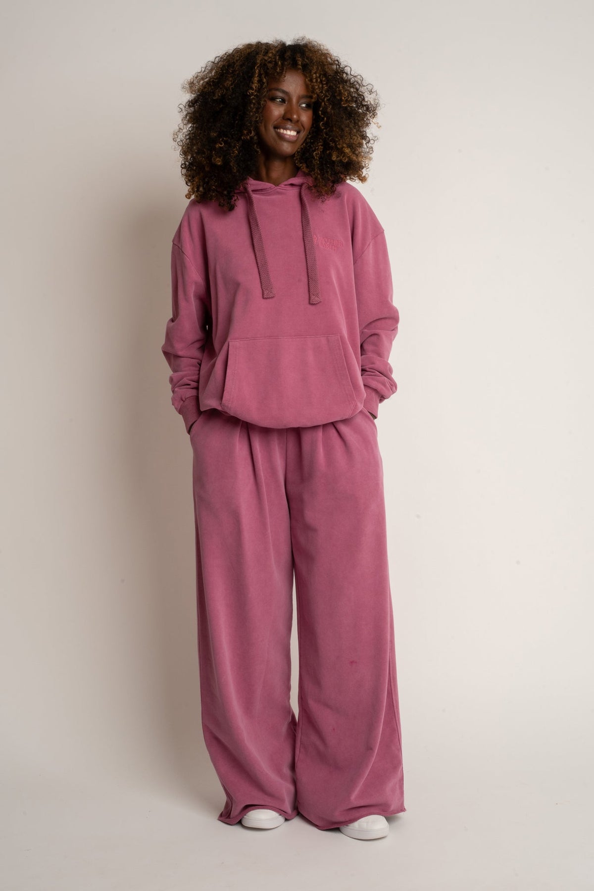 SPODNIE DRESOWE O KROJU WIDE  LEG Z EFEKTEM WASHED RÓŻOWE - ESBJERG