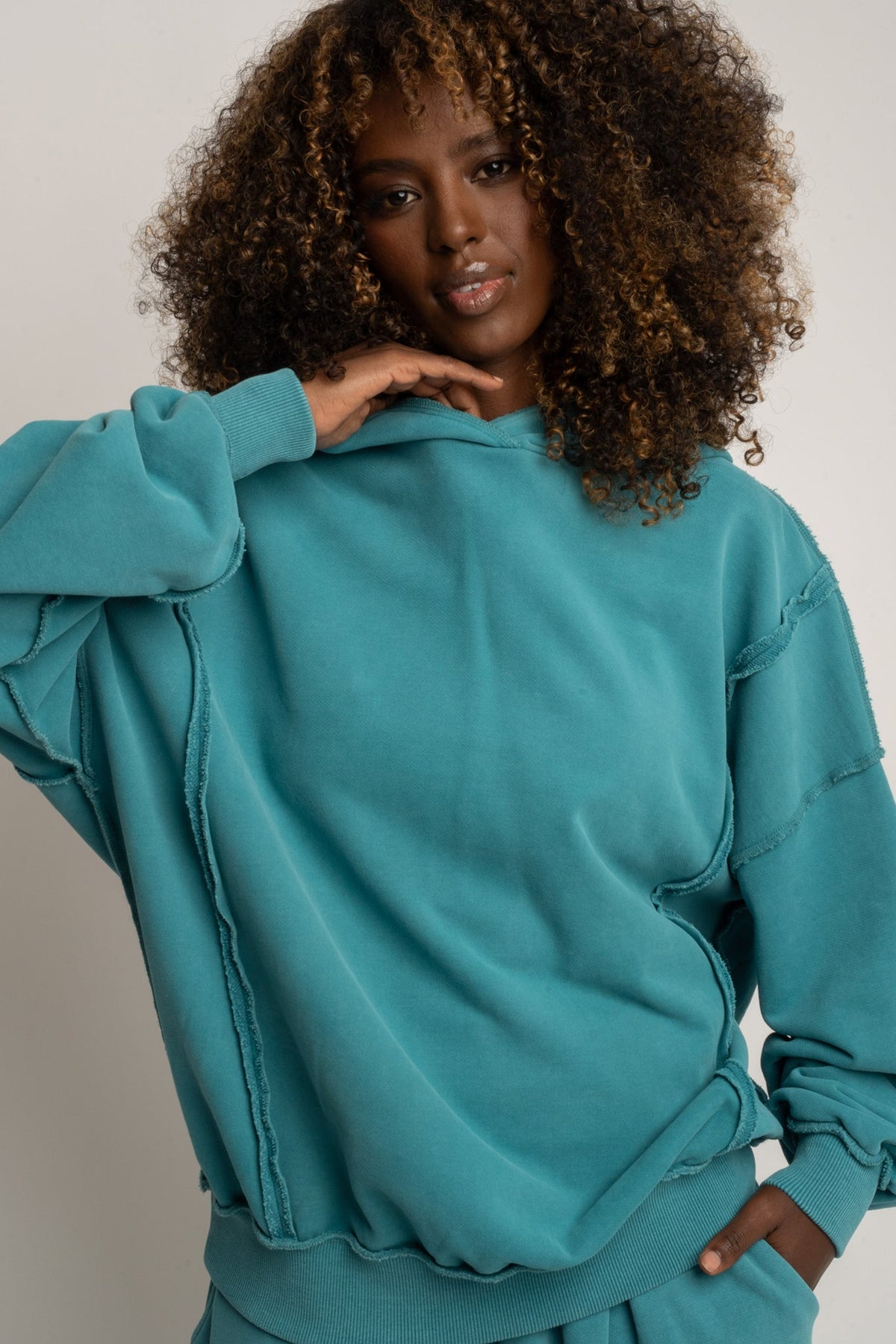 BLUZA OVERSIZE Z EFEKTEM WASHED  TURKUSOWA - OSLO
