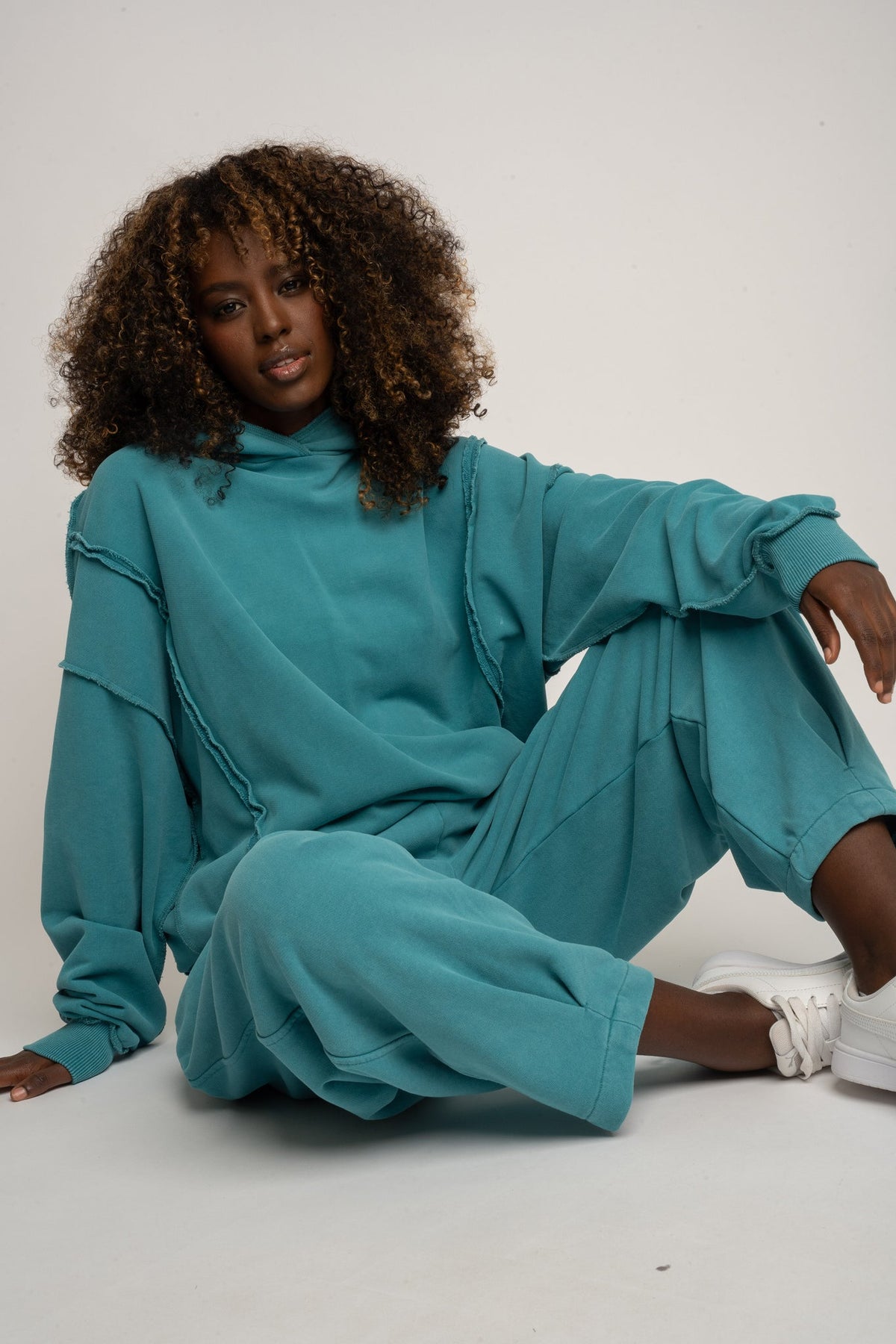 BLUZA OVERSIZE Z EFEKTEM WASHED  TURKUSOWA - OSLO